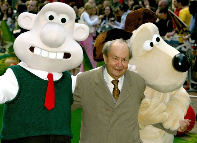 ピーター・サリスさん（中央）とウォレスとグルミット - 写真は2005年撮影