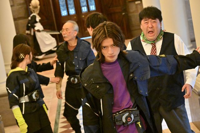 脱出への合言葉は…「仮面ライダーギーツ」第12話「謀略III：スロット★フィーバー」：フォトギャラリー