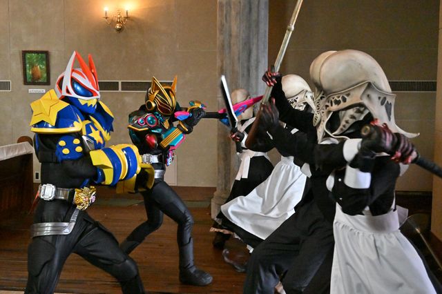 脱出への合言葉は…「仮面ライダーギーツ」第12話「謀略III：スロット★フィーバー」（2枚目）