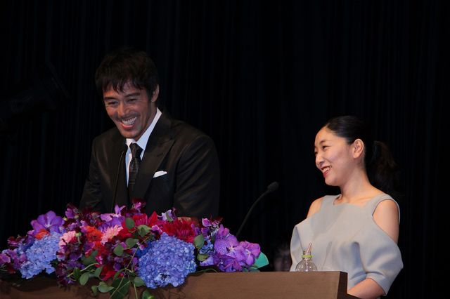 貫地谷しほり、ブルーリボン賞・主演女優賞受賞で涙の授賞式　画像ギャラリー（9枚目）