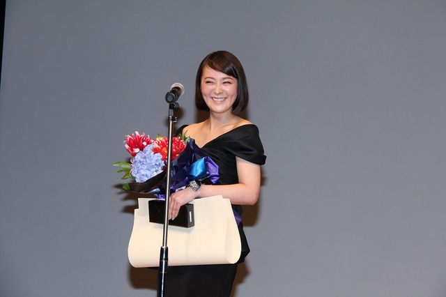 貫地谷しほり、ブルーリボン賞・主演女優賞受賞で涙の授賞式　画像ギャラリー（11枚目）