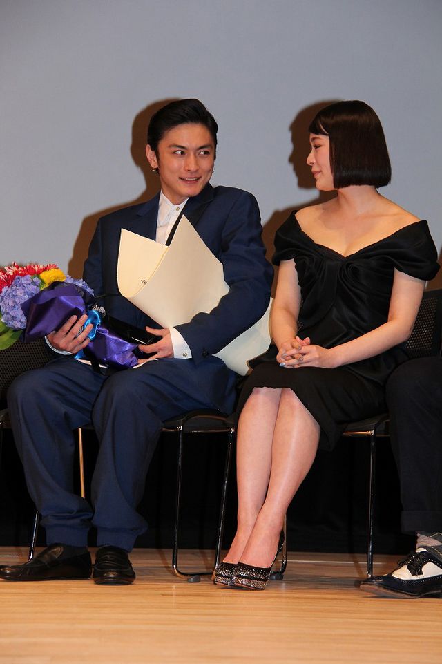 貫地谷しほり、ブルーリボン賞・主演女優賞受賞で涙の授賞式　画像ギャラリー（13枚目）