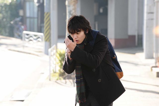 ミギーがこっちを見てる！映画『寄生獣』フォトギャラリー：フォトギャラリー