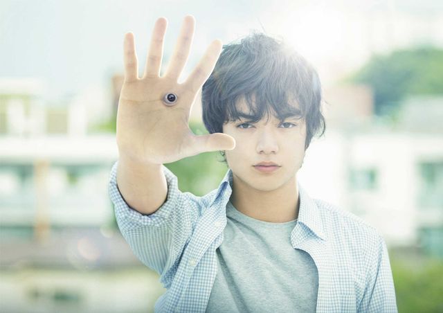 ミギーがこっちを見てる！映画『寄生獣』フォトギャラリー（2枚目）