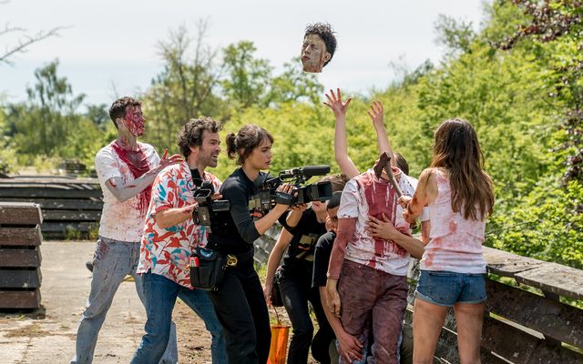 仏リメイク『キャメラを止めるな！』にオリジナル版キャストも！劇中カット（7枚目）