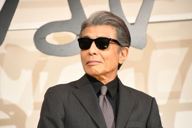 「あぶ刑事」タカ＆ユージ、客席入口からクールに登場！『帰ってきた　あぶない刑事』大ヒット御礼舞台あいさつ（4枚目）