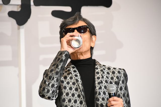 「あぶ刑事」タカ＆ユージ、客席入口からクールに登場！『帰ってきた　あぶない刑事』大ヒット御礼舞台あいさつ（9枚目）