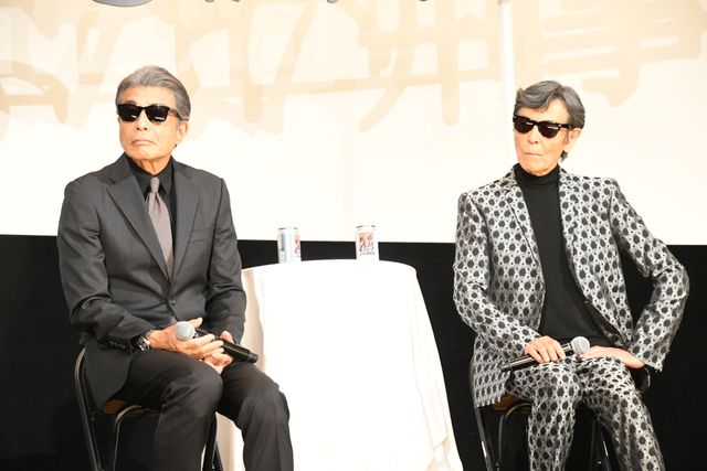 「あぶ刑事」タカ＆ユージ、客席入口からクールに登場！『帰ってきた　あぶない刑事』大ヒット御礼舞台あいさつ（12枚目）