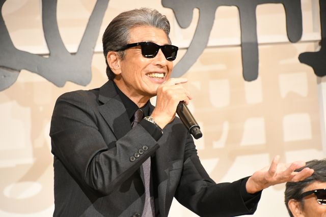 「あぶ刑事」タカ＆ユージ、客席入口からクールに登場！『帰ってきた　あぶない刑事』大ヒット御礼舞台あいさつ（14枚目）