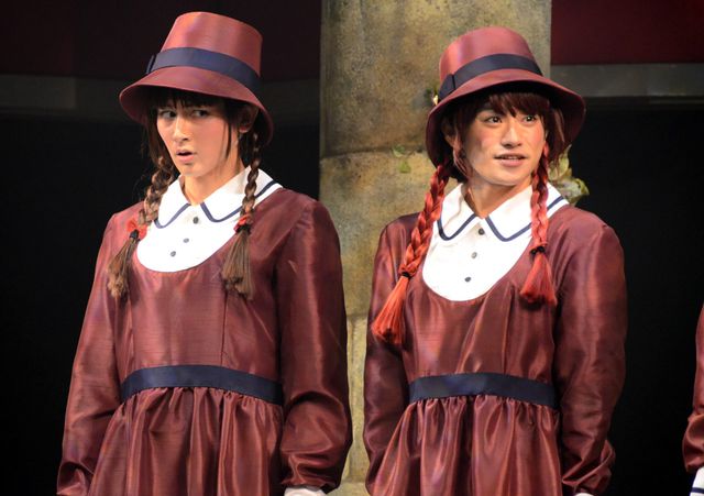 山本裕典、佐藤永典、原嶋元久、平野良らが女装！舞台「夜の姉妹」場面写真ギャラリー：フォトギャラリー