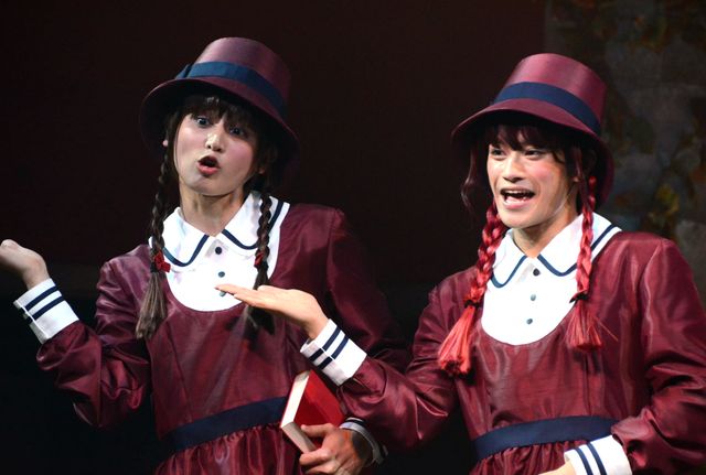 山本裕典、佐藤永典、原嶋元久、平野良らが女装！舞台「夜の姉妹」場面写真ギャラリー（2枚目）