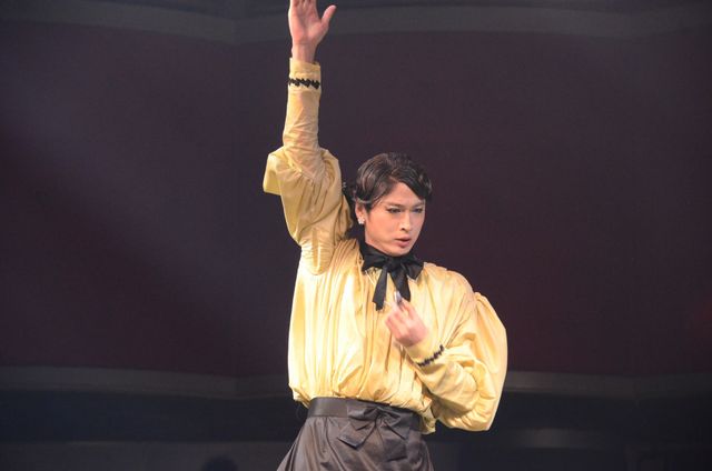 山本裕典、佐藤永典、原嶋元久、平野良らが女装！舞台「夜の姉妹」場面写真ギャラリー（8枚目）