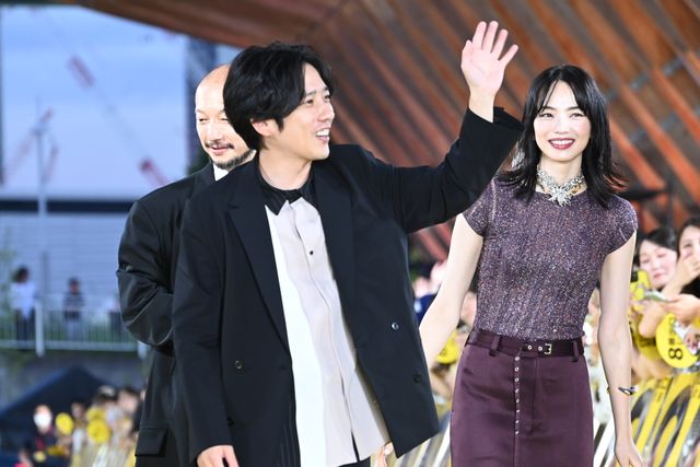 二宮和也、約650人に囲まれファンサービス！小松菜奈らと『8番出口』国内初イベント（2枚目）