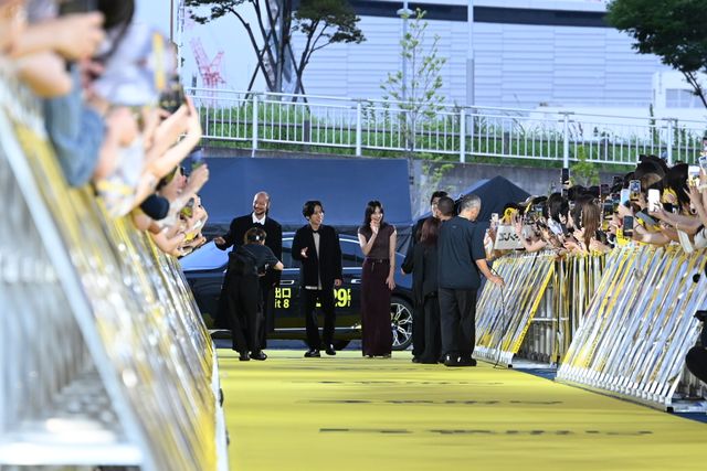 二宮和也、約650人に囲まれファンサービス！小松菜奈らと『8番出口』国内初イベント（5枚目）