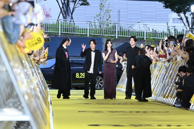 二宮和也、約650人に囲まれファンサービス！小松菜奈らと『8番出口』国内初イベント（7枚目）