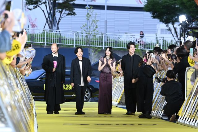 二宮和也、約650人に囲まれファンサービス！小松菜奈らと『8番出口』国内初イベント（9枚目）