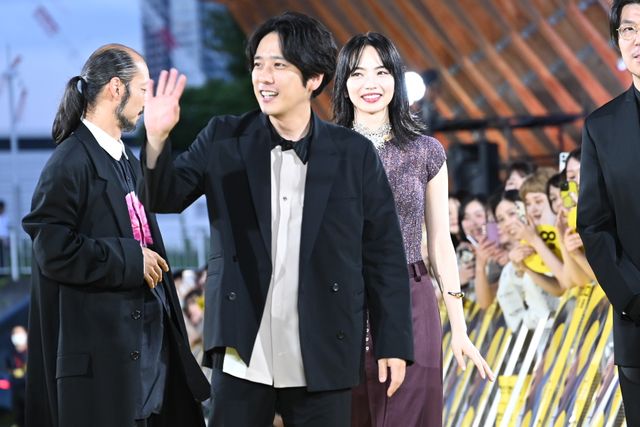 二宮和也、約650人に囲まれファンサービス！小松菜奈らと『8番出口』国内初イベント（15枚目）