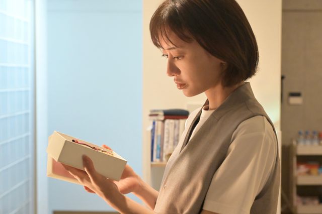 真夏（松本まりか）＆時夢（安田顕）が猛スピードで接近！「奪い愛、真夏」初回場面写真（5枚目）