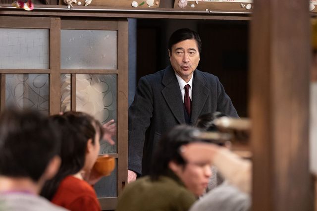 ジョン・カビラ、家族と朝ドラ「ちむどんどん」カメオ出演：フォトギャラリー