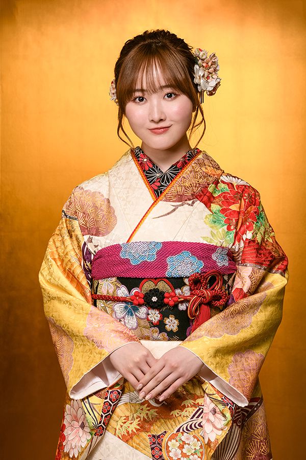 本田望結、20歳の振袖姿（2枚目）