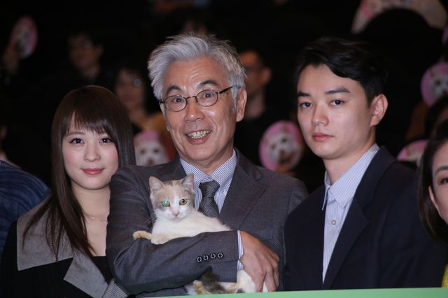 染谷将太＆北乃きい、おっとり女優猫にメロメロ！映画『先生と迷い猫』初日舞台あいさつフォトギャラリー！：フォトギャラリー