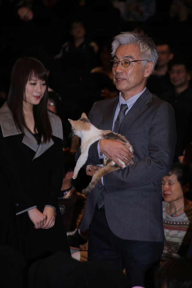 染谷将太＆北乃きい、おっとり女優猫にメロメロ！映画『先生と迷い猫』初日舞台あいさつフォトギャラリー！（4枚目）