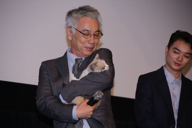 染谷将太＆北乃きい、おっとり女優猫にメロメロ！映画『先生と迷い猫』初日舞台あいさつフォトギャラリー！（9枚目）