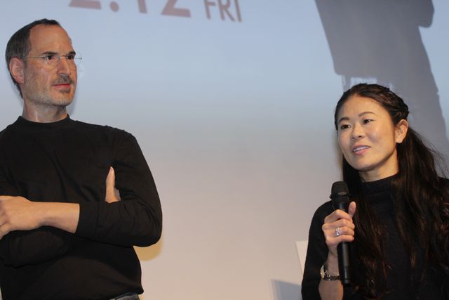 澤穂希、スティーブ・ジョブズ等身大フィギュアとソックリ!?（3枚目）