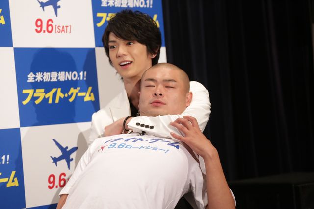 この締め上げは千葉真一直伝？真剣佑＆あばれる君フォトギャラリー：フォトギャラリー