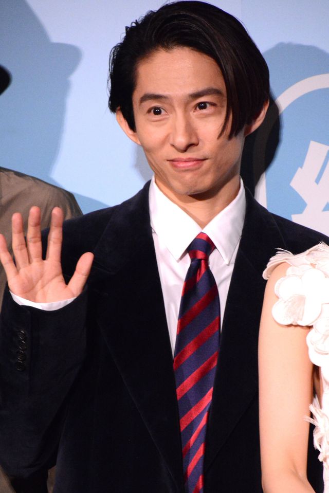 井上真央の輝く美しさ！華やかな白ドレスで魅了『サンセット・サンライズ』初日舞台あいさつ（3枚目）