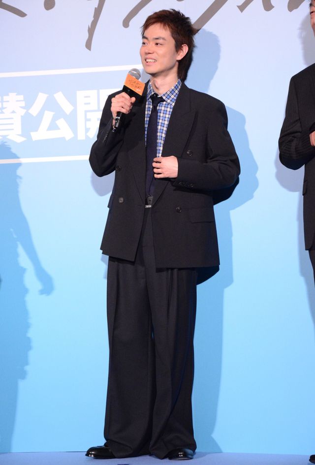 井上真央の輝く美しさ！華やかな白ドレスで魅了『サンセット・サンライズ』初日舞台あいさつ（5枚目）