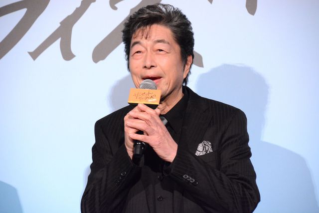 井上真央の輝く美しさ！華やかな白ドレスで魅了『サンセット・サンライズ』初日舞台あいさつ（13枚目）