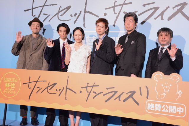 井上真央の輝く美しさ！華やかな白ドレスで魅了『サンセット・サンライズ』初日舞台あいさつ（16枚目）