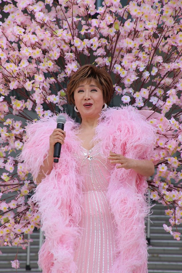 小林幸子、ぺこ・りゅうちぇるが登場！「ダイバーシティ劇的4周年　幸せが舞い降りる」イベントギャラリー（2枚目）