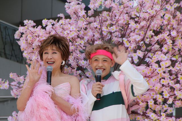 小林幸子、ぺこ・りゅうちぇるが登場！「ダイバーシティ劇的4周年　幸せが舞い降りる」イベントギャラリー（3枚目）