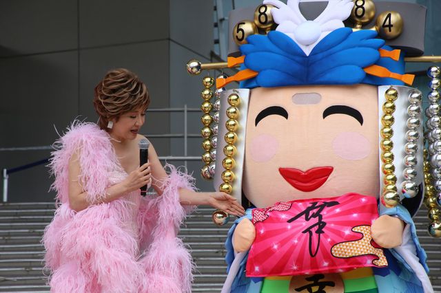 小林幸子、ぺこ・りゅうちぇるが登場！「ダイバーシティ劇的4周年　幸せが舞い降りる」イベントギャラリー（6枚目）