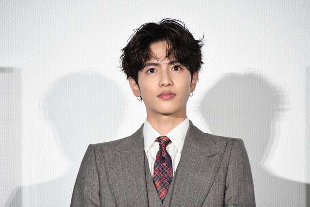 岡田将生×志尊淳×平手友梨奈『さんかく窓の外側は夜』公開前夜祭舞台あいさつ（4枚目）