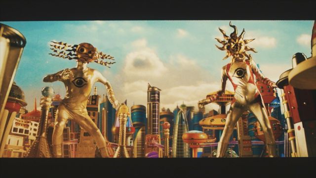 でたらめ加減がスケールアップ！映画『タローマン』場面写真（14枚目）