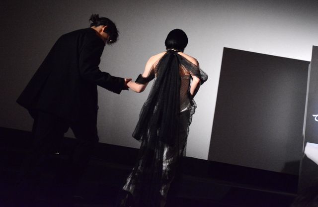 柴咲コウ、艶やか肩出しドレスで魅了！『でっちあげ　～殺人教師と呼ばれた男』初日舞台あいさつ（9枚目）