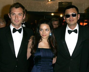 (写真左から)共演者のジュード・ロウ、主演のノラ・ジョーンズ、ウォン・カーウァイ監督。
