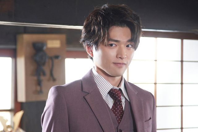 ゆうたろうのスーツ姿！ドラマ「鹿楓堂よついろ日和」第2話より（3枚目）