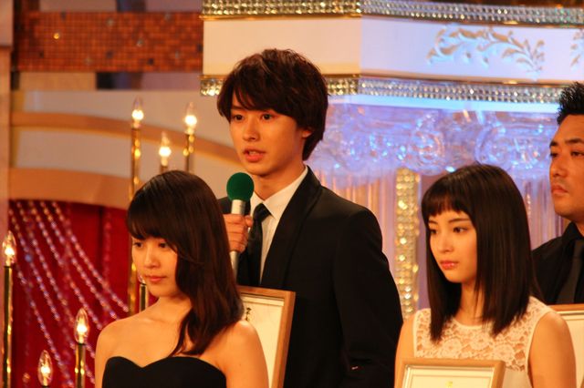 有村架純と広瀬すずが大人っぽい＆キュートなドレスで競演！新人俳優賞受賞者フォトギャラリー（10枚目）