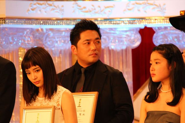 有村架純と広瀬すずが大人っぽい＆キュートなドレスで競演！新人俳優賞受賞者フォトギャラリー（12枚目）