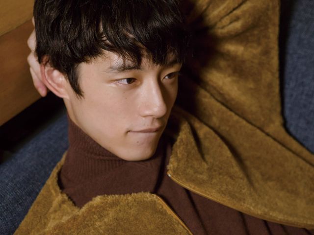 唇にそっと手を…【インタビューカット集】：フォトギャラリー