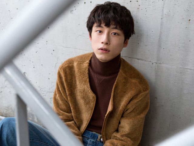 唇にそっと手を…【インタビューカット集】（3枚目）