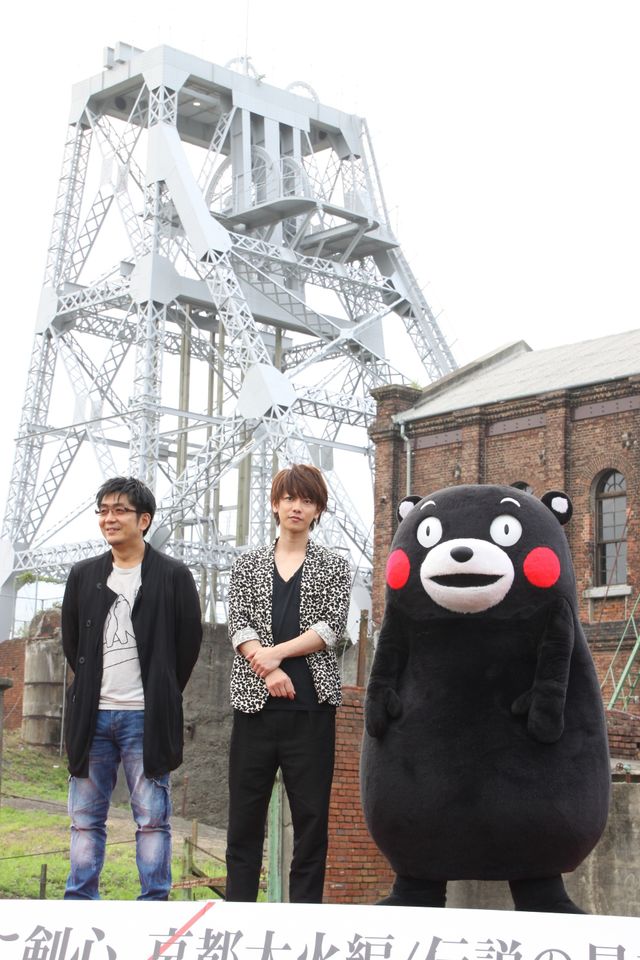 佐藤健＆くまモンの手つなぎショット！映画『るろうに剣心』熊本凱旋イベント写真ギャラリー（4枚目）