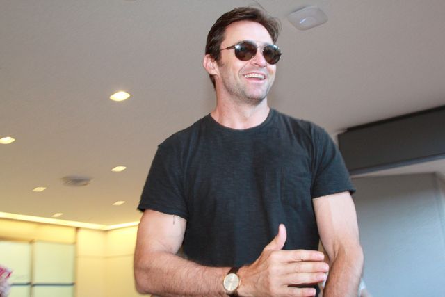 ヒュー・ジャックマンが成田空港でファンサービス！フォトギャラリー（5枚目）