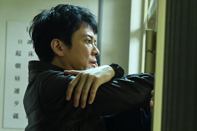 櫻井淳子をにらみつける仲間由紀恵…ドラマ「24 JAPAN」第5話（7枚目）