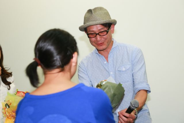 急逝した脚本家・南木顕生さんの初監督作が初日！　筒井真理子、南木宙子夫人らが笑顔で故人をしのぶ　画像ギャラリー（8枚目）