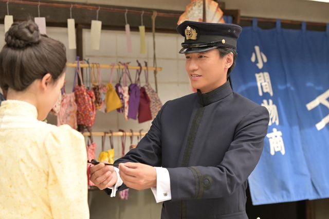 【画像7枚】朝ドラ「風、薫る」直美（上坂樹里）、海軍中尉（藤原季節）と鹿鳴館の外で…第14回場面写真（2枚目）